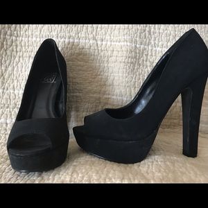 Faux suede, chunky platform 6” heels.